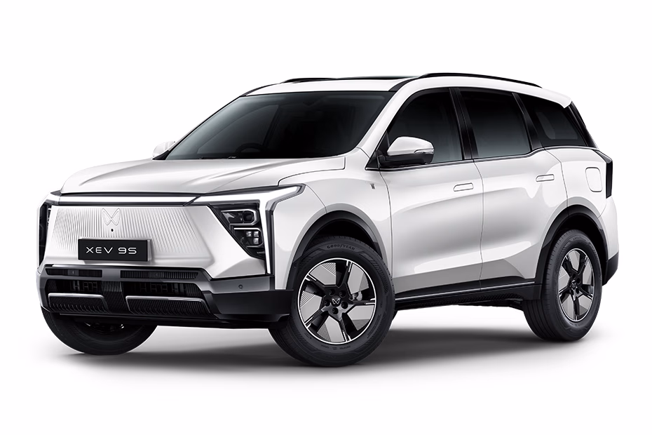 Mahindra XEV 9S in Everest White