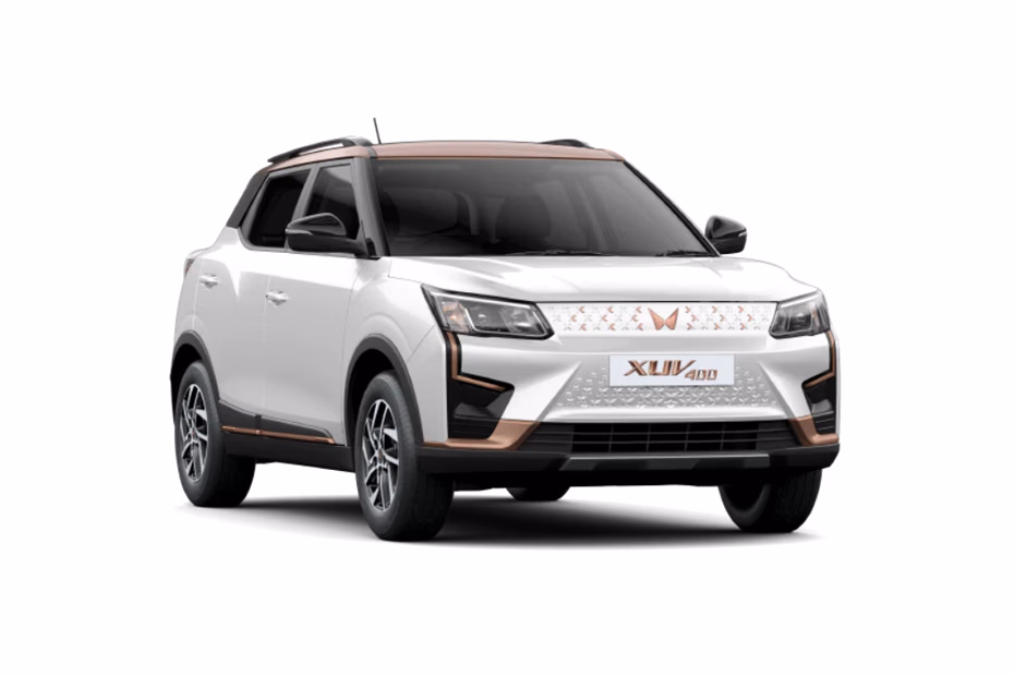 Mahindra XUV400 in Everest White Dualtone