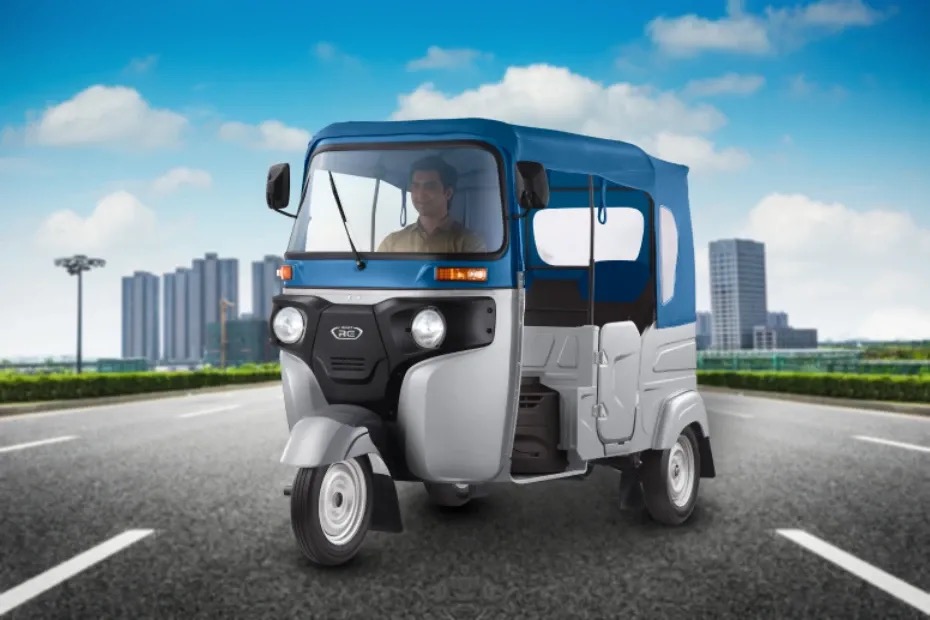 Bajaj RE E-TEC 9.0